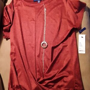 Ladies dress shirt w necklace